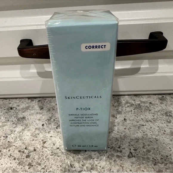 P-TIOX Needle-free peptide serum for expression lines and glass skin radiance - Picture 7 of 8